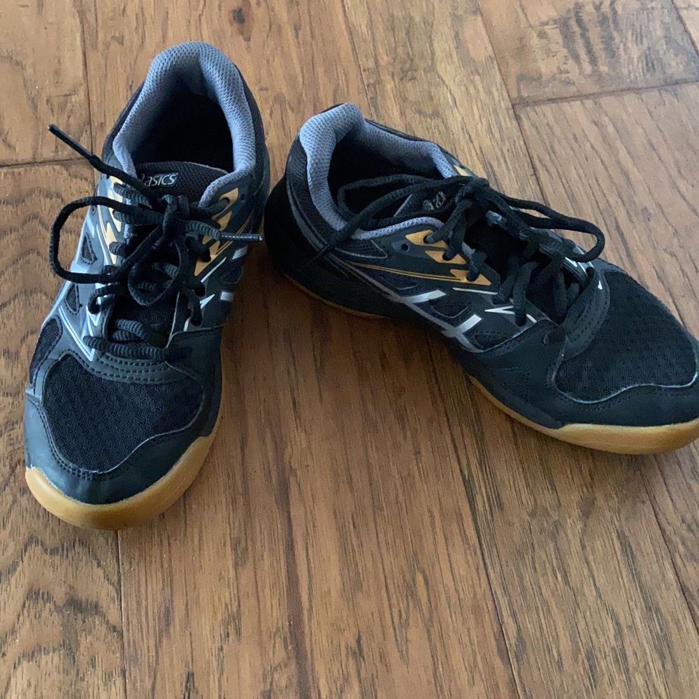 Kids volleyball shoes. Used